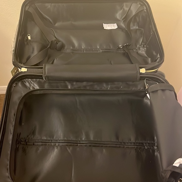 Sanrio Luggage - Picture 14 of 17